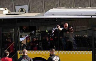 Beşiktaş taraftarı stadyuma geldi