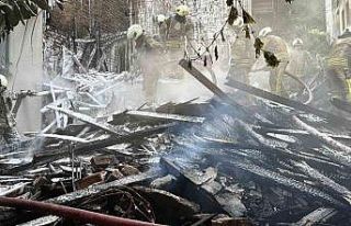 Beşiktaş’ta alevlere teslim olan 4 katlı ahşap...