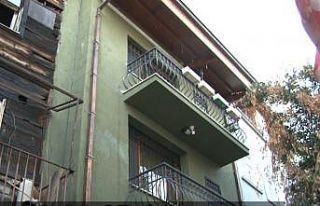 Beşiktaş’ta çıkan yangında oyuncu Şebnem Bozoklu’nun...