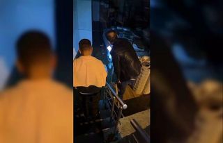 Beyoğlu’nda sağanak sonrası halı dükkanını...