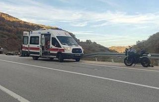 Bilecik’te kontrolden çıkan motosiklet devrilirken,...