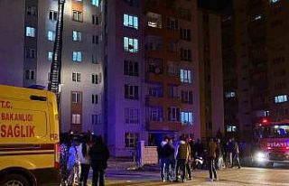 Binanın koridorunda yangın çıktı: Apartman sakinleri...