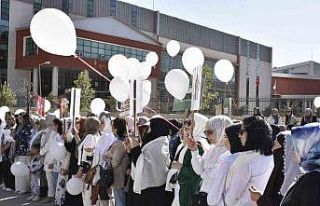 Bitlis’te kadınlar beyaz balonla İsrail’i kınadı