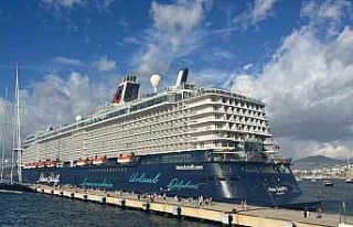 Bodrum’a 2 bin 176 yolcu ile geldi