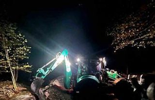 Borçka Karagöl’de dere taştı: Mahsur kalan ziyaretçileri...