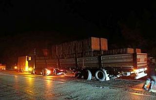 Burdur’da otomobil ile tır çarpıştı: 1 ölü,...