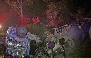 Bursa’da tır şarampole yuvarlandı: 2 yaralı