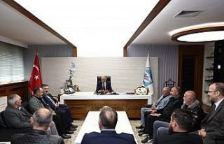 Büyükkılıç, hal esnafını makamında ağırladı