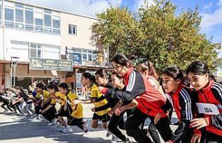 Çamelili çocuklar cumhuriyete koştu