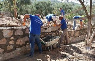 Çamlıdere’de köy içi yollar ve okul çevre duvarları...