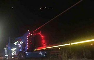 Çeltik tarlasına devrilen tırın sürücüsü öldü