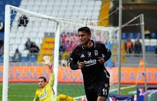 Cengiz Ünder, siyah-beyazlı formayla 3. golünü...