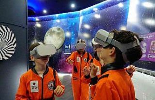 Çocuklar uzayın gizemini El Battani Uzay Evi’nde...