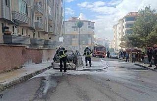 Çorum’da öfkeli kadın, eşinin otomobilini ateşe...