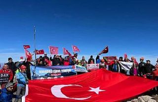 Cumhuriyet coşkusu Babadağ’ın zirvesine taşındı