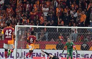 Davinson Sanchez kırmızı kart gördü