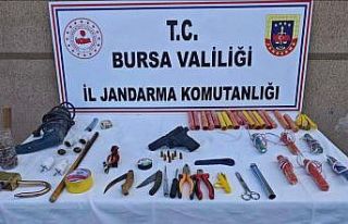 Definecilerin zulasından cephanelik çıktı