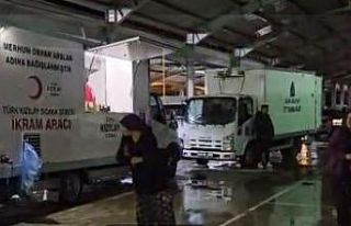 Depremin ardından gelen yağış, sokakta bulunan...