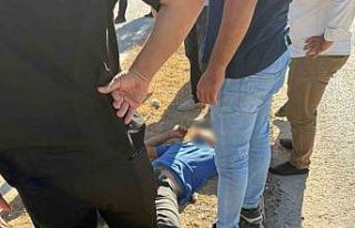 Devrilen motosikletliye araç çarptı: 1 yaralı