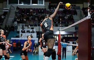 Eczacıbaşı Dynavit, deplasmanda galip