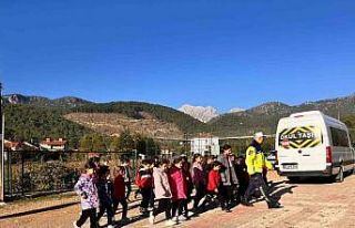 Eğirdir jandarmasından öğrencilere trafik dersi