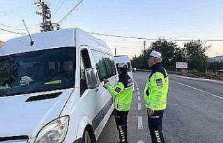 Eğirdir’de jandarma trafik uygulamasında 4 servis...