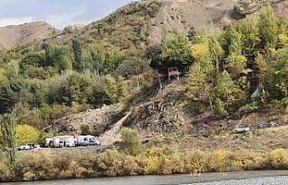 Elazığ’da korku dolu anlar: 4 kişilik aile nehir...