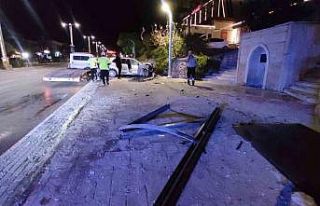 Elazığ’da otomobil durağa çarptı: 1 yaralı