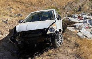 Elazığ’da otomobil şarampole uçtu: 3 yaralı