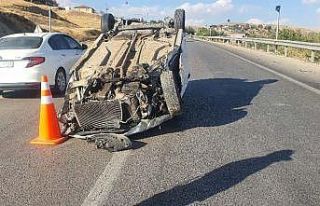 Elazığ’da otomobil takla attı