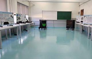 Elektrikli araçlar eğitim merkezinde kurulum çalışmaları...