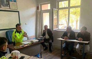 Emet’te okul servis şoförlerine trafik eğitimi
