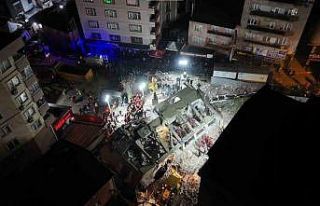 Enkaz başında 14. saat: Hummalı çalışma sürüyor