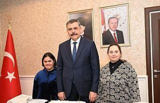 Erzurum Valiliği’nin güllerine sürpriz