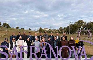 Eski Tarım Bakanı Mehdi Eker safran hasadı yaptı