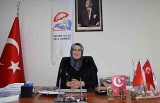 "Evinde otur" dediler, o mahallesine hizmet...