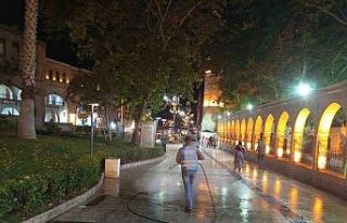 Eyyübiye Belediyesi kirlenen sokakları yıkadı