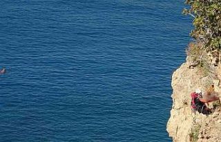 Falezlerde ölü bulunan adamın cenazesinin 2 saat...