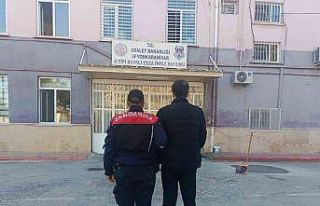 Farklı suçlardan 20 yıl hapis cezasıyla aranan...