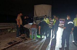 Gaziantep’te kamyonet kamyona arkadan çarptı:...