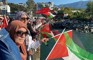 Gazze için tekne ile denize açıldılar