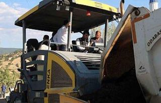 Gediz’in Arıca köyünde yıllardır beklenen yol...