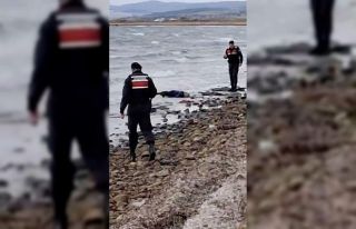 Gelibolu açıklarında tekne battı: 2 kişi hayatını...