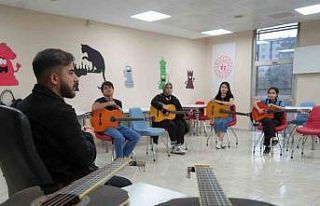 Gençlik Merkezi’nde gençler sanatı keşfediyor