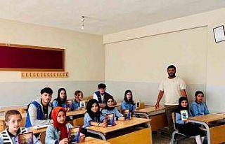 Gençlik Merkezi’nden öğrencilerle kitap okuma...