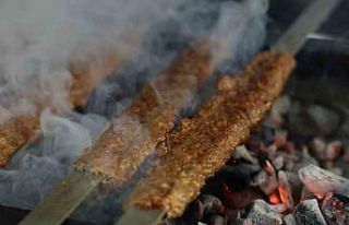 Gökyüzü, kebap dumanlarıyla kaplandı