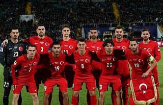 Hakan Çalhanoğlu 100. kez milli formayı giydi