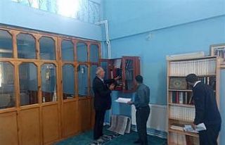 Hakkari’deki camilerde kitaplık çalışması tamamlandı