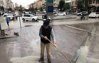 Hatboyu Caddesi’ni görevliler değil 63 yaşındaki...