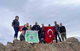 Iğdır’da dağcılardan Cumhuriyet Bayramı’na...